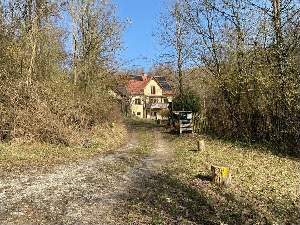 Immobilie in Scheinfeld - Scheinfeld - Beste Wohnlage! Wohnhaus mit ELW auf ca. 4.355 m² naturnahem Grundstück - Bild 0