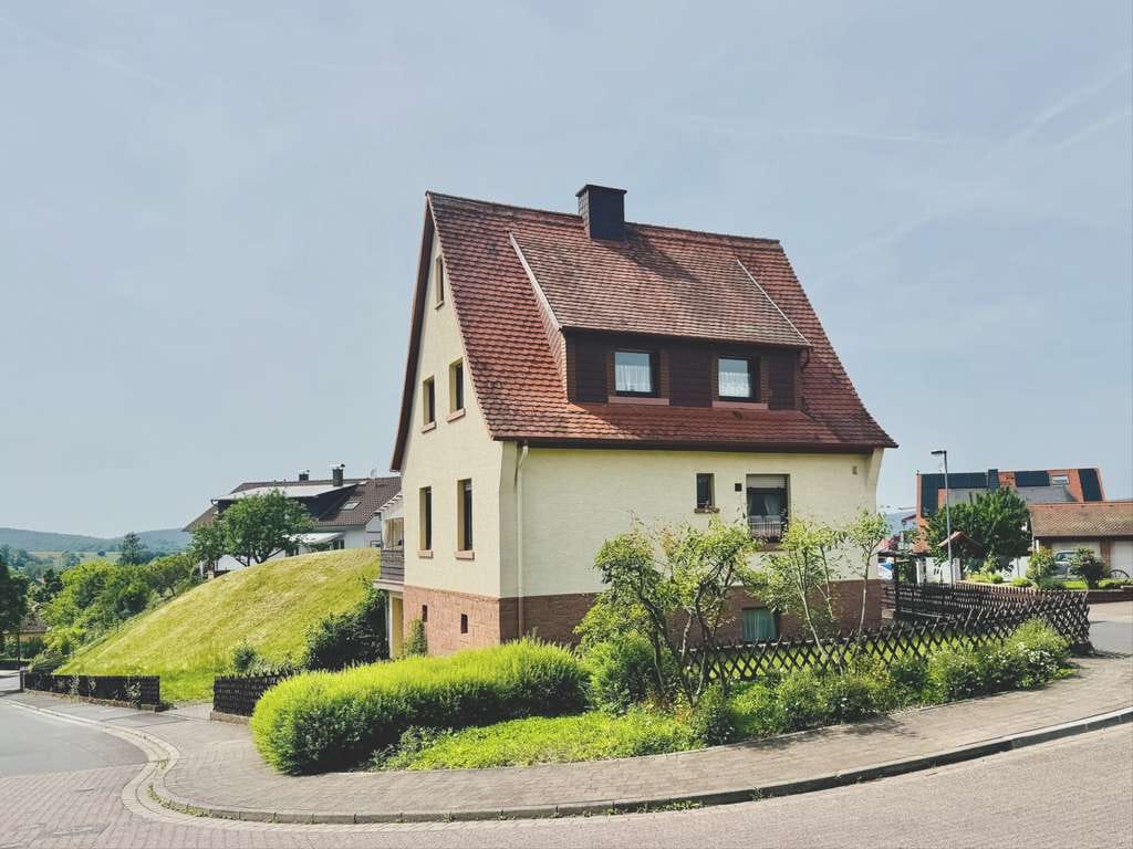 Immobilie in Linsengericht - Freistehendes Einfamilienhaus mit großem Grundstück und viel Potenzial in ruhiger Lage - Bild 0