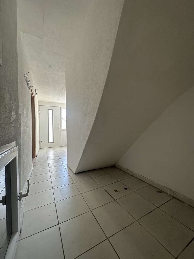 Immobilie in Ofterdingen - Das größte Schnäppchen in Ofterdingen - Renoviertes Reihenendhaus mit 6 Zimmer - Bild 2