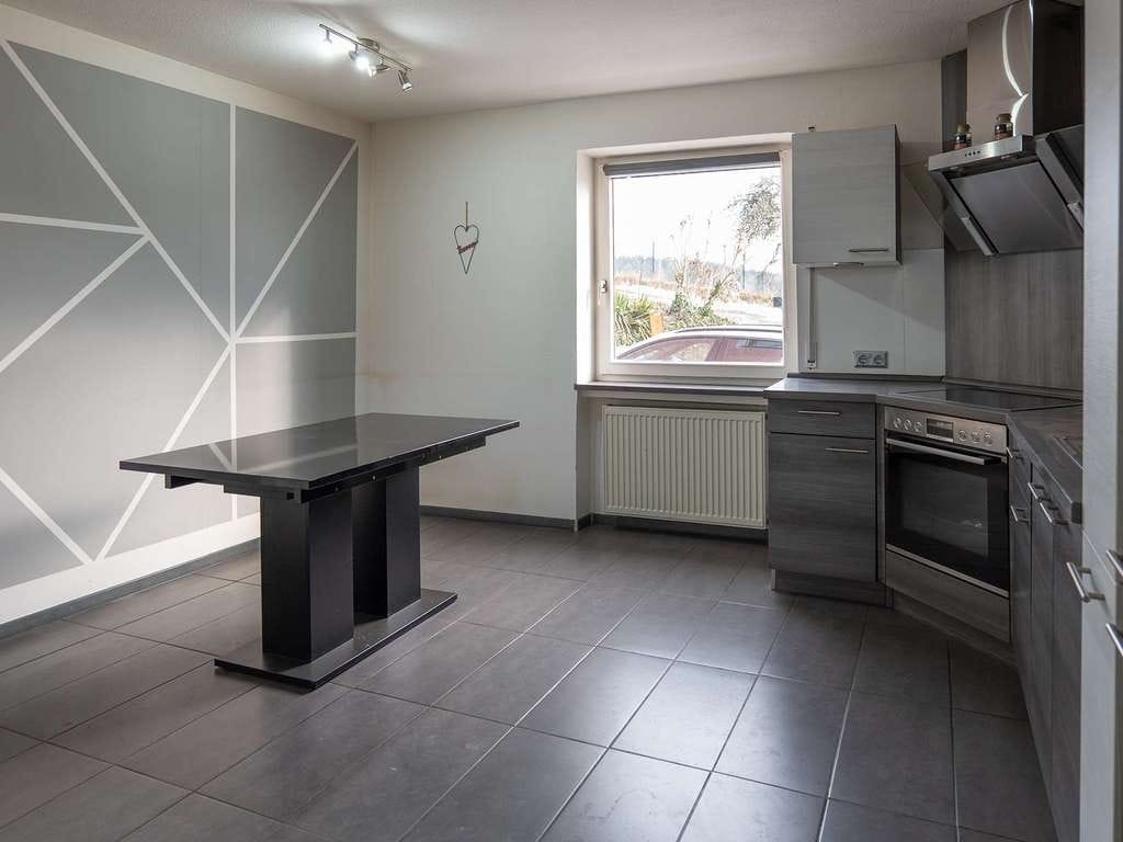 Immobilie in Ihrlerstein - Freistehendes Zweifamilienhaus auf ca. 2.115 m² Grundstück – Ruhe, Weitblick & Gestaltungspotenzial - Bild 2