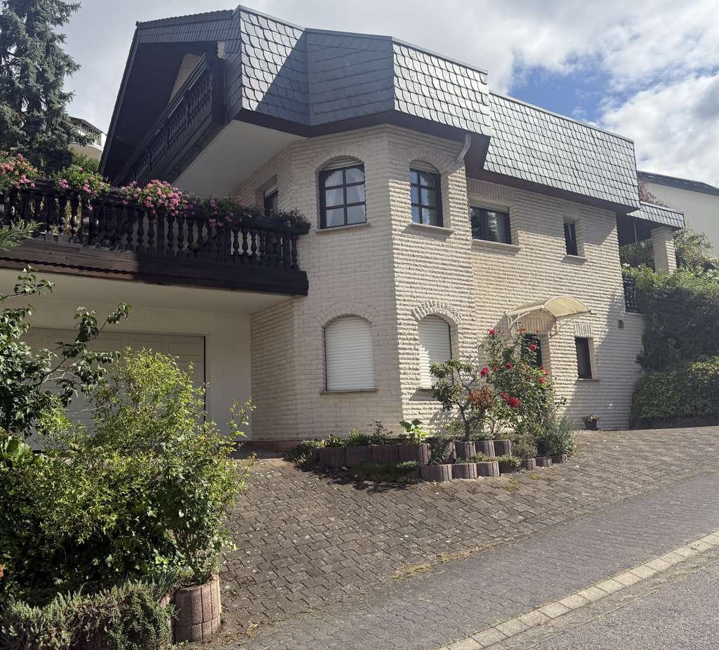 Immobilie in Linz am Rhein - großzügiges Einfamilienhaus mit Einliegerwohnung und traumhaftem Weitblick - Bild 0
