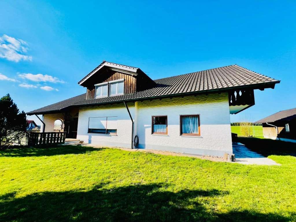 Immobilie in Jagstzell - Großzügiges 1-2 FH Landhaus (240 m²) auf 1.235 m² Grund;
in dörflicher Randlage 8 km v. Ellw. - Bild 2