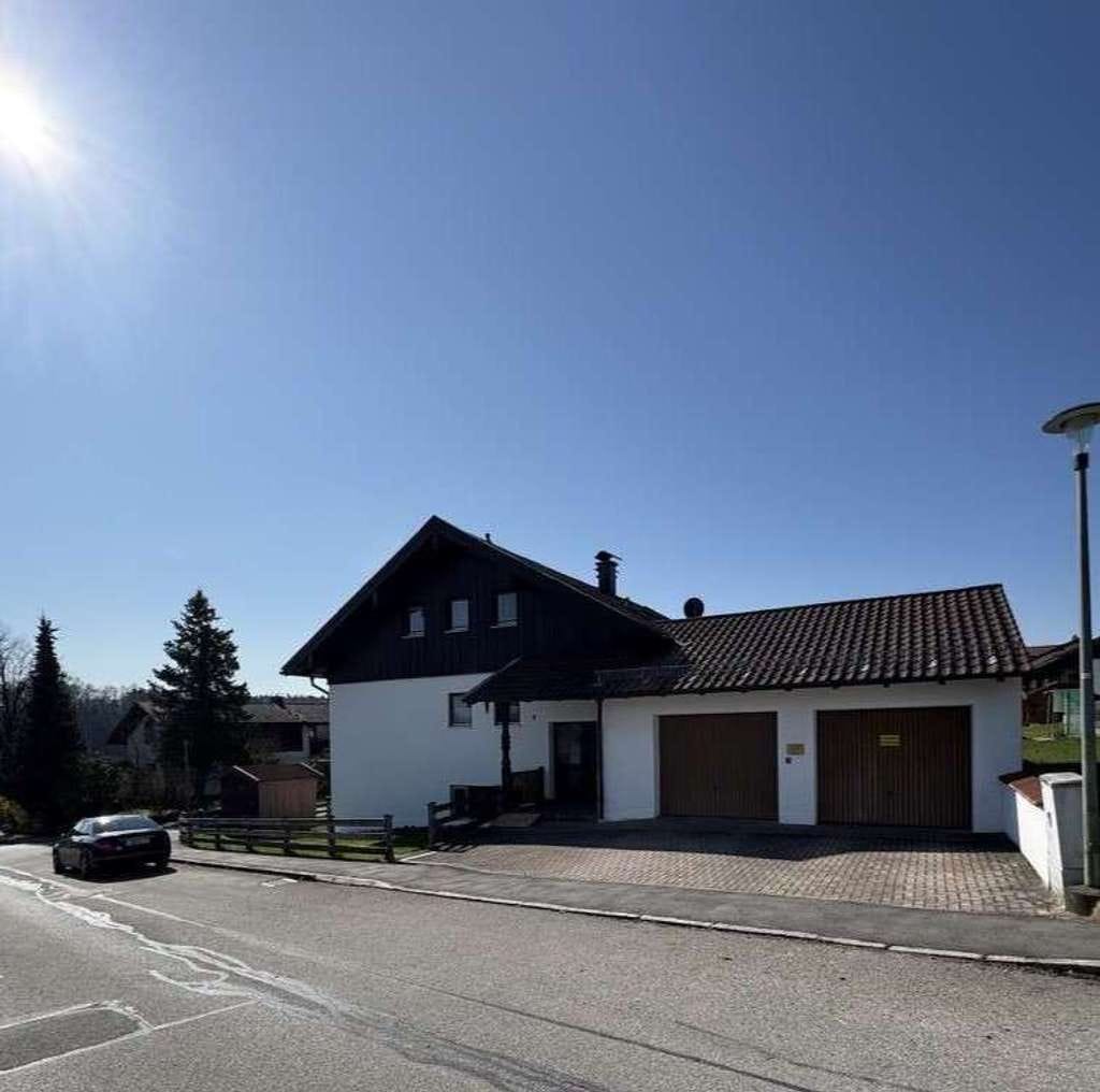 Immobilie in Reischach - Stop! Gepflegtes Mehrfamilienhaus mit 3 Wohnungen in schöner Wohnlage - Bild 0