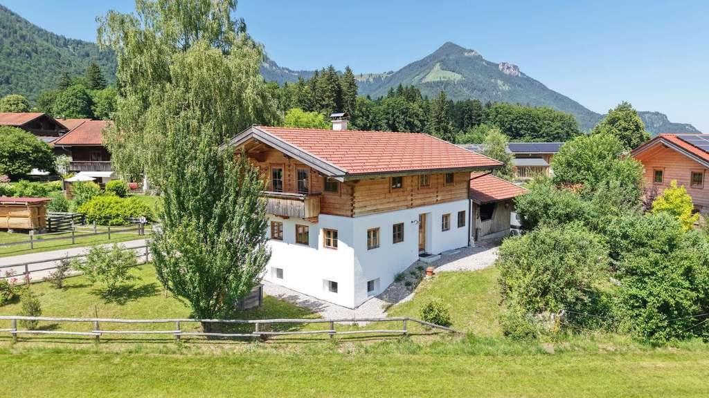 Immobilie in Schleching - Stilechtes Chiemgauer Bauernsacherl mit modernster Technik und 360Grad Alpenpanorama - Bild 0