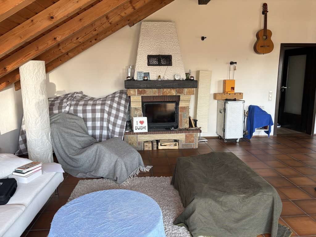 Immobilie in Schriesheim - SEHR SCHÖNE UND GROßZÜGIGE 2-ZIMMER-DACHGESCHOßWOHNUNG MIT  2 BALKONEN UND 1 CARPORT IN SCHRIESHEIM - Bild 4