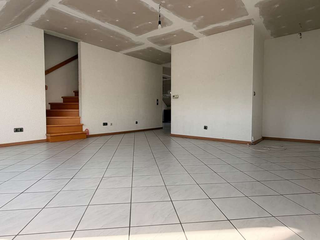 Immobilie in Gau-Bischofsheim - 150 m² Grundfläche auf zwei Ebenen mit Tiefgarage - Bild 2