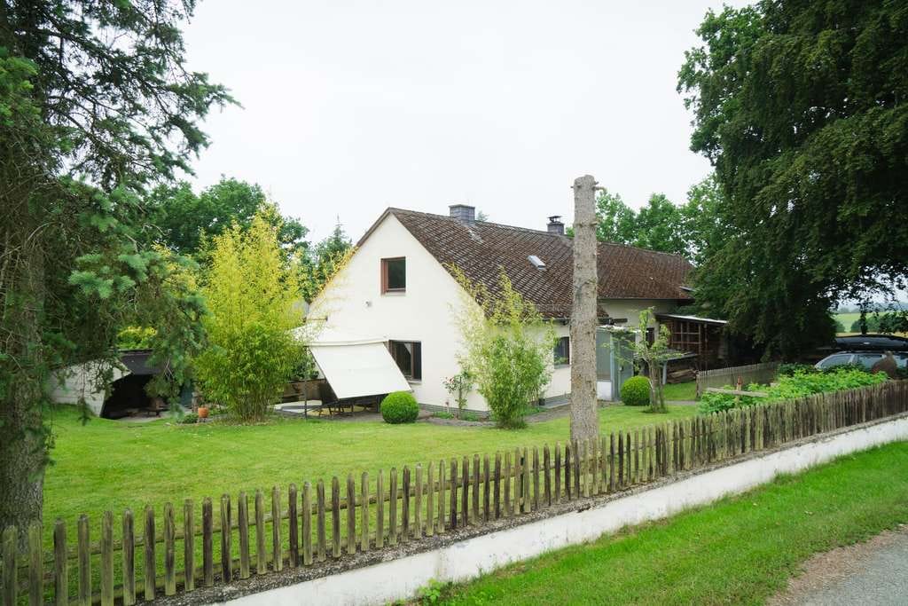 Immobilie in Aspisheim - Einzellage ohne Nachbarn: Hunsrück-Landsitz mit 1,4 Hektar Land & Eigenwald - Bild 0