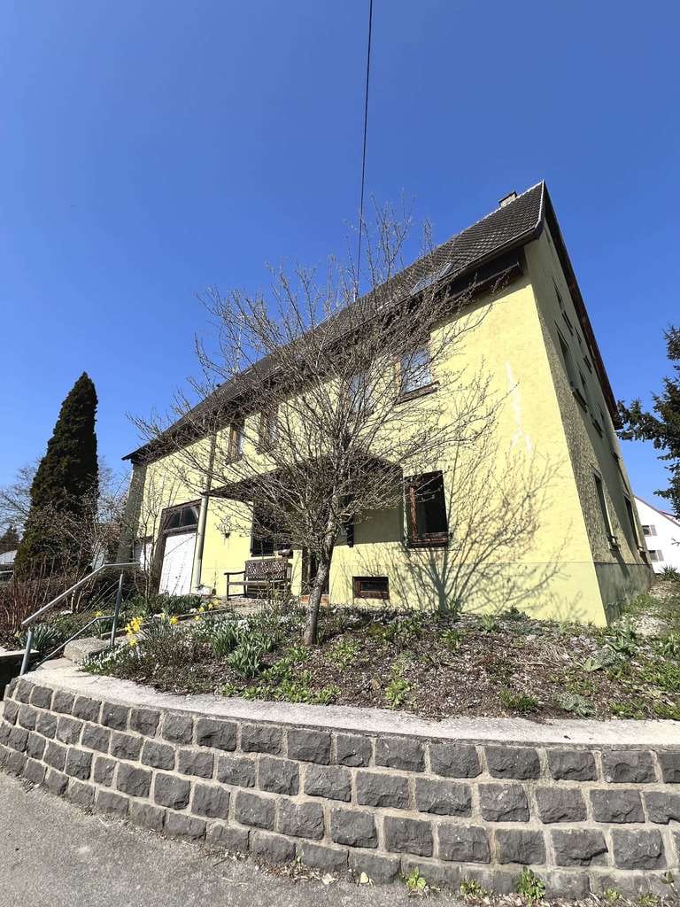 Immobilie in Starzach - Wohnhaus mit Scheune, Garagen u. großem Hof - Bild 0