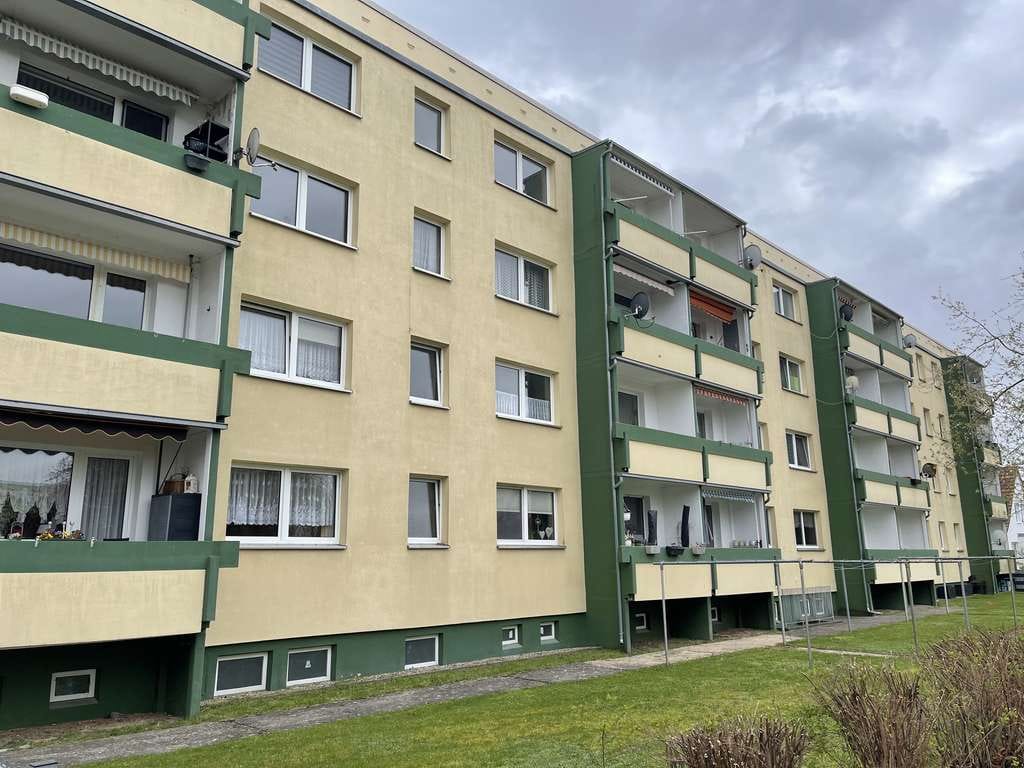 Immobilie in Dorf Mecklenburg - Vermietete 2-Zi.-Wohnung im Hochparterre mit Westbalkon – 6,8% Rendite nahe Wismar - Bild 0
