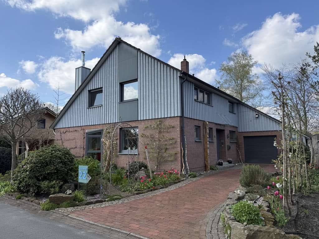 Immobilie in Hude (Oldenburg) - Familienfreundliches Einfamilienhaus mit viel Platz und schönem Garten in ruhiger Lage von Wüsting - Bild 1
