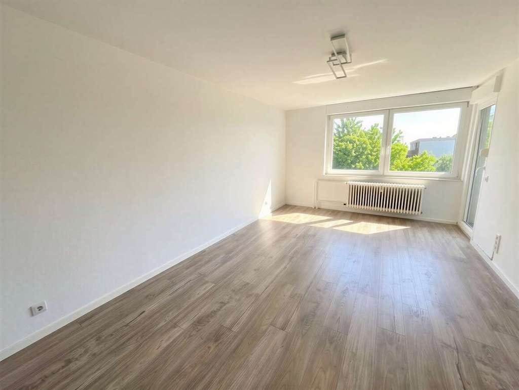Immobilie in Willstätt - +++ Ihr Platz an der Sonne: modernisierte 2-Zi. Wohnung mit Loggia, EBK und Garage in Willstätt +++ - Bild 2