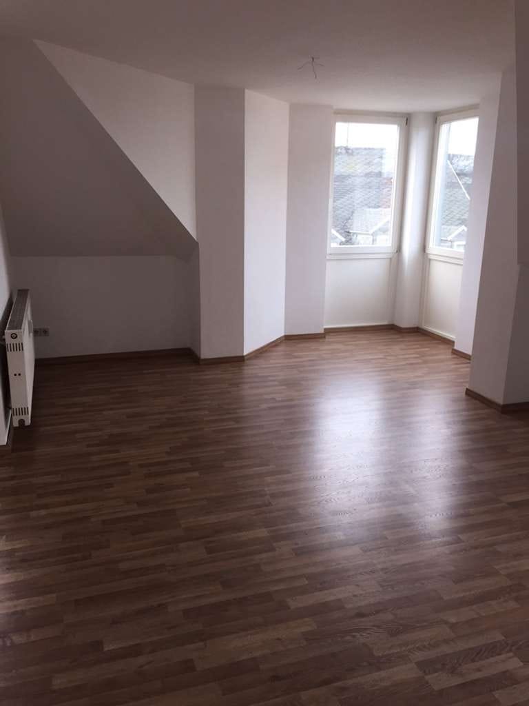 Immobilie in Glauchau - Bezugsfrei! Helle 3-Zi.-Eigentumswohnung im DG - Bild 1