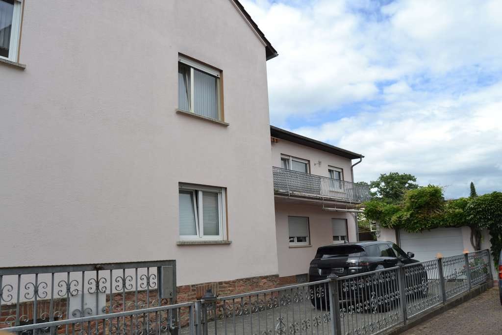 Immobilie in Großkrotzenburg - **2 FH mit vielen Möglichkeiten in Großkrotzenburg** - Bild 2