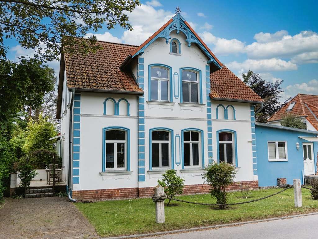 Immobilie in Prerow - Denkmalgeschützte Villa im Ostseebad Prerow – Stilvolles Investment in Bestlage - Bild 0