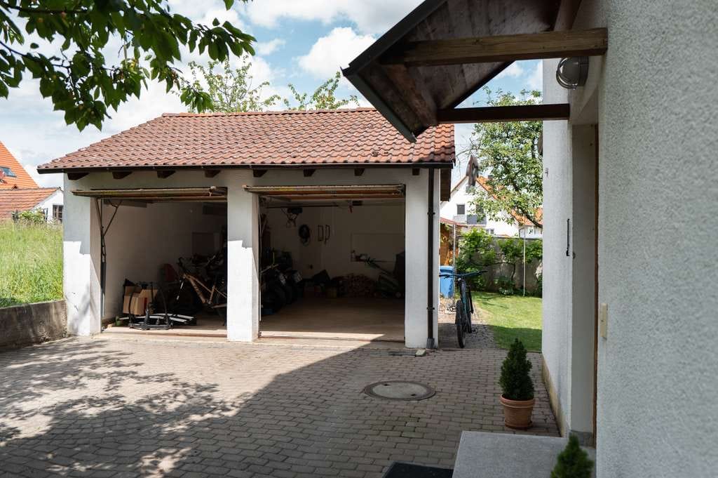 Immobilie in Weichs - Großzügige Doppelhaushälfte mit Garten, Doppelgarage in Weichs - Bild 2