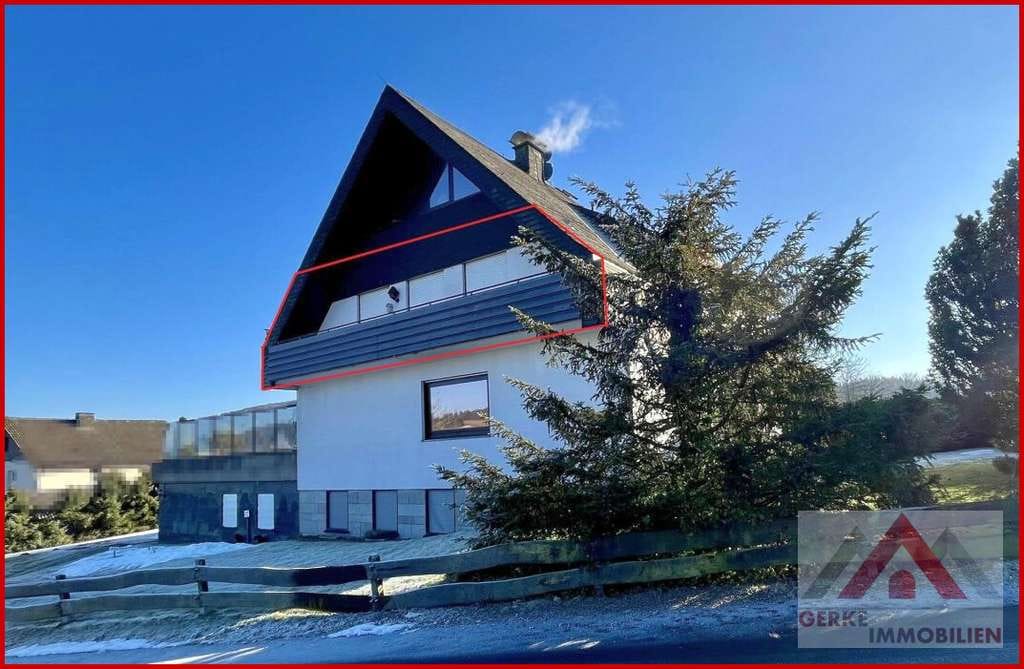 Immobilie in Medebach - Helle Dachgeschosswohnung mit Balkon nahe Winterberg - Bild 1