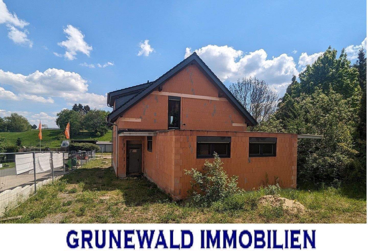 Immobilie in Hermsdorf - Geschlossener Rohbau – gestalten Sie Ihr Traumhaus selbst! Ohne Bauträgerbindung! - Bild 0