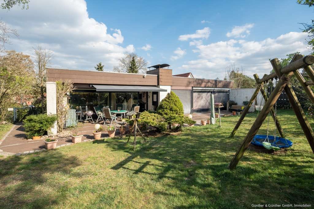 Immobilie in Buchholz in der Nordheide - Exklusives Einfamilienhaus, ca. 480m², mit Pool-und
Sauna/Einliegerwhg/Büro/Praxis in ruhiger Lage - Bild 0