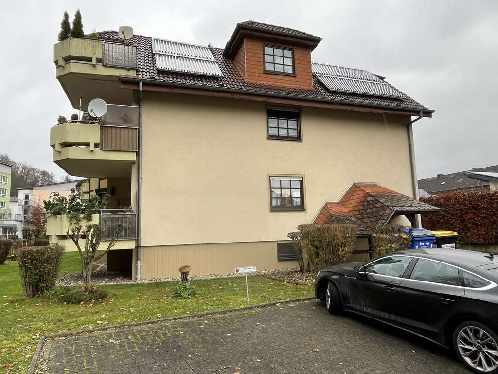 Immobilie in Rotenburg an der Fulda - Für Eigennutzer oder Kapitalanleger: Großzügige Hochparterre-ETW mit Balkon in sehr gepflegtem MFH - Bild 0