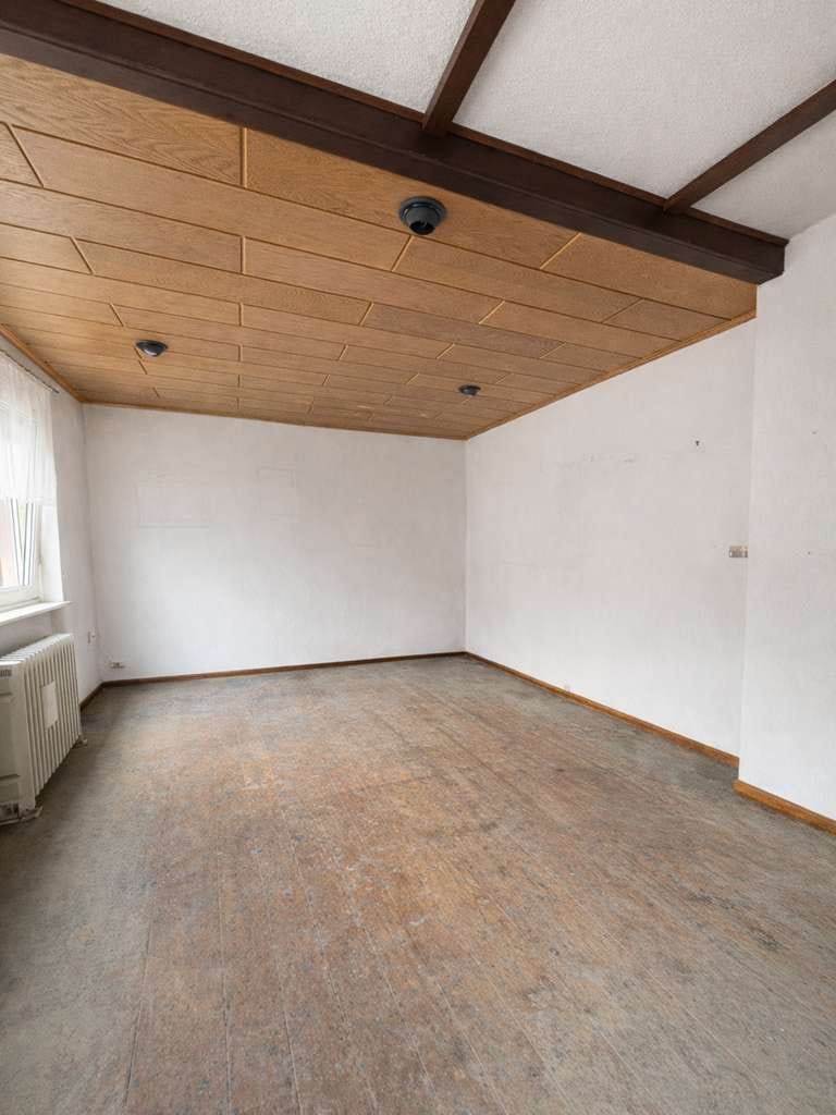 Immobilie in Groß-Zimmern - Sanierungsbedürftige Doppelhaushälfte mit Hof und Garten in zentraler Lage - Bild 3