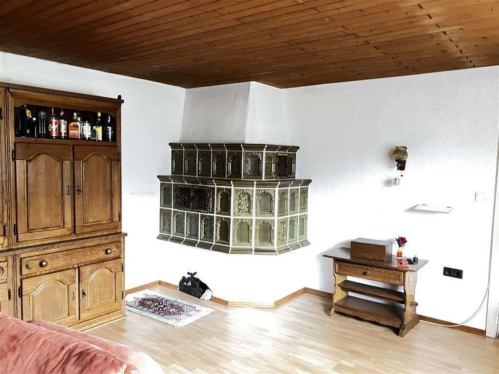Immobilie in Eitensheim - Familienfreundlich wohnen: EFH mit großer Dachterrasse, Kachelofen und Top-Anbindung in Eitensheim  - Bild 2