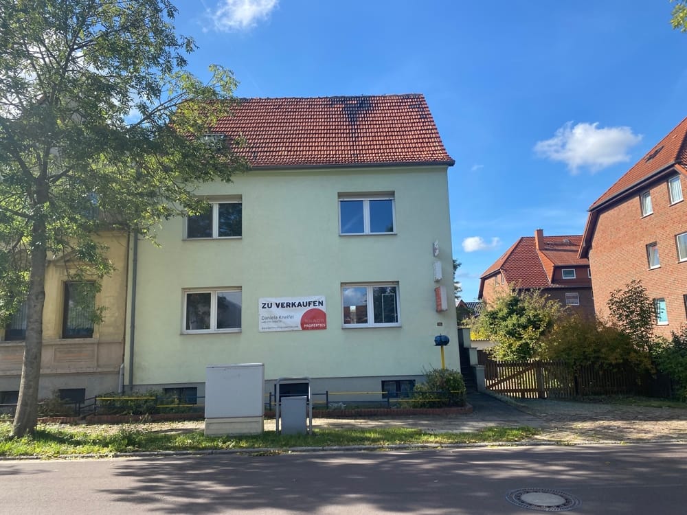 Immobilie in Genthin - Leeres Haus und tolles Grundstück - lassen Sie alle Ihre Wohnträume wahr werden ! - Bild 0