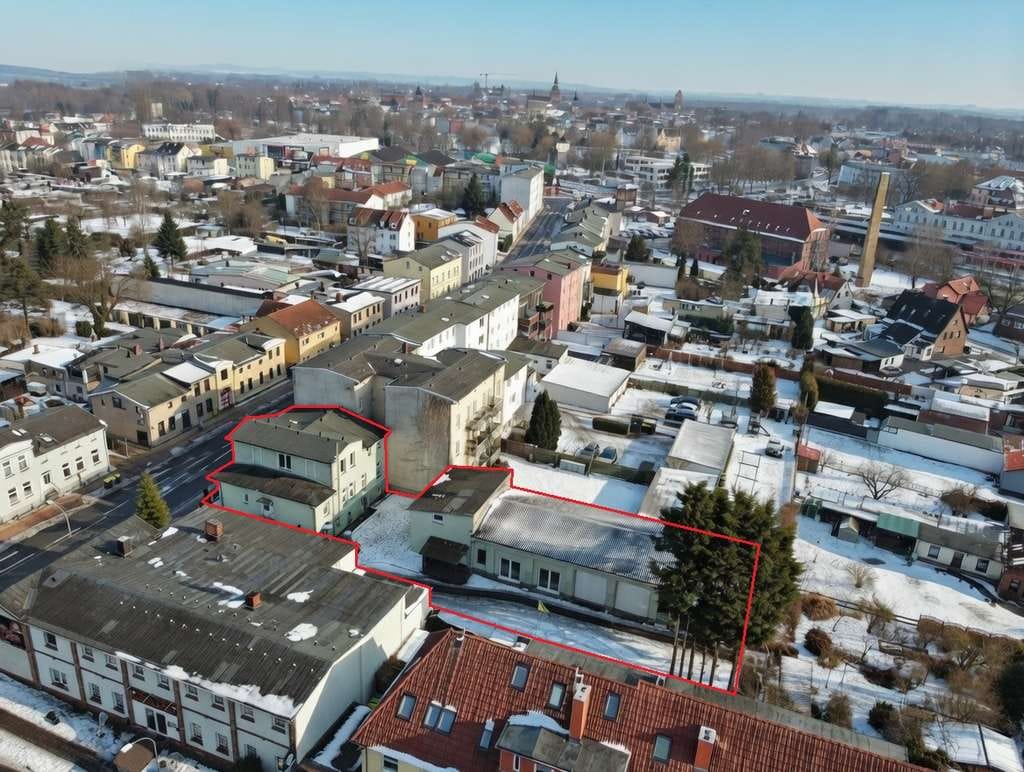 Immobilie in Güstrow - Voll vermietetes Mehrfamilienhaus mit 2 Garagen in Güstrow - Bild 1