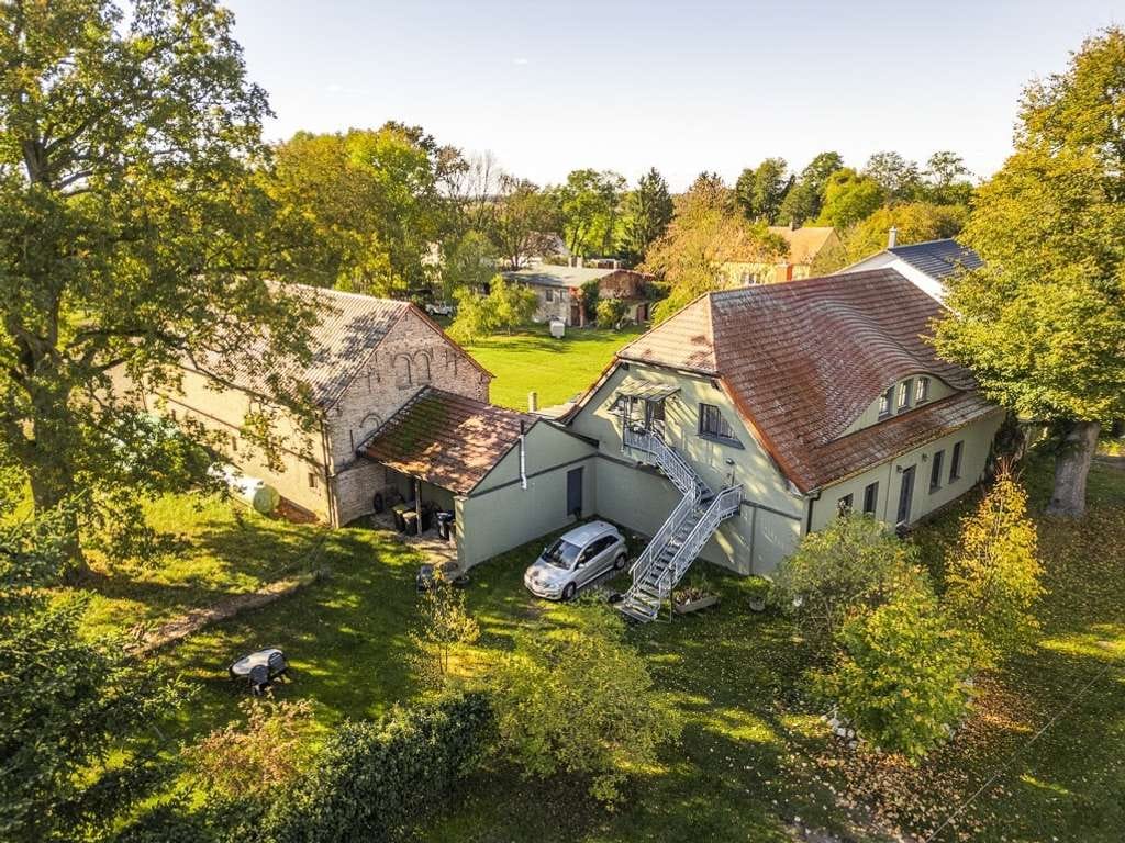 Immobilie in Nauen - *BELLA VITA* Lebensgefühl pur + Kapital durch tlw. Vermietung!
Landhaus mit 2 WE - eine WE bezugsfr - Bild 1