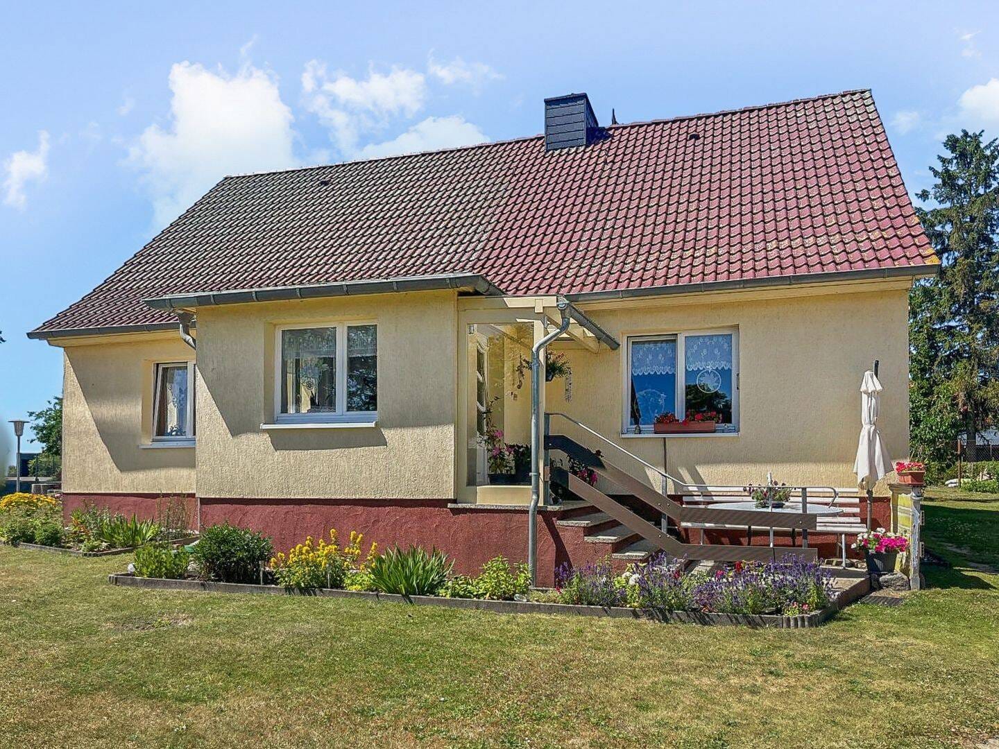 Immobilie in Krummin - Hübsches Einfamilienhaus mit großem Garten und 2 Ferienwohnungen in Krummin auf Usedom - Bild 2