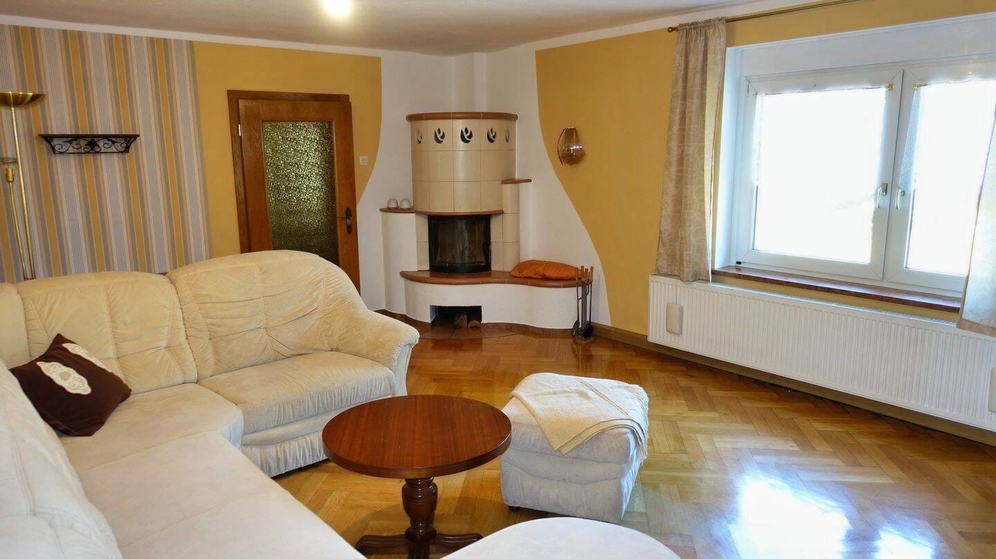 Immobilie in Grünbach - Großzügiges  Ein- bis Zweifamilienhaus - Hier ist auch noch Platz für Tiere - Bild 4