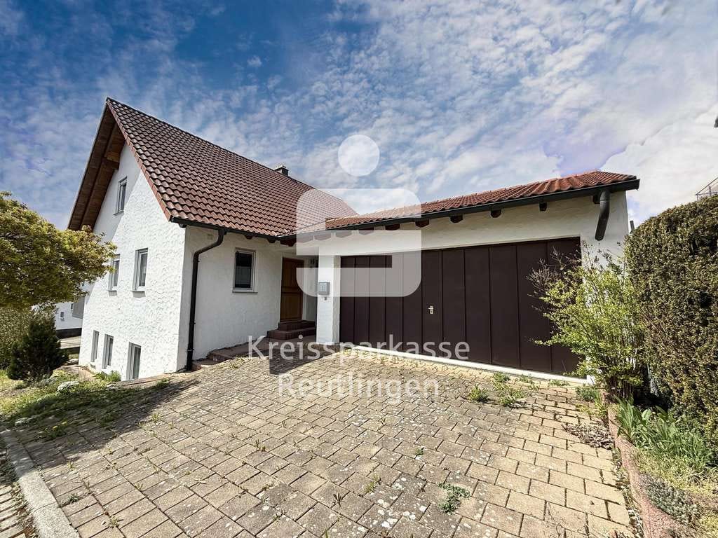 Immobilie in Zwiefalten - Wohnen mit Perspektive - Haus mit viel Ausbaureserve im Dachgeschoss - Bild 0