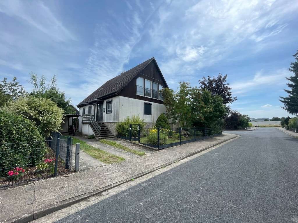 Immobilie in Meine - Freistehendes Einfamilienhaus mit Garage auf ruhigem eingezäuneten 804m² großem Grundstück in Meine - Bild 0