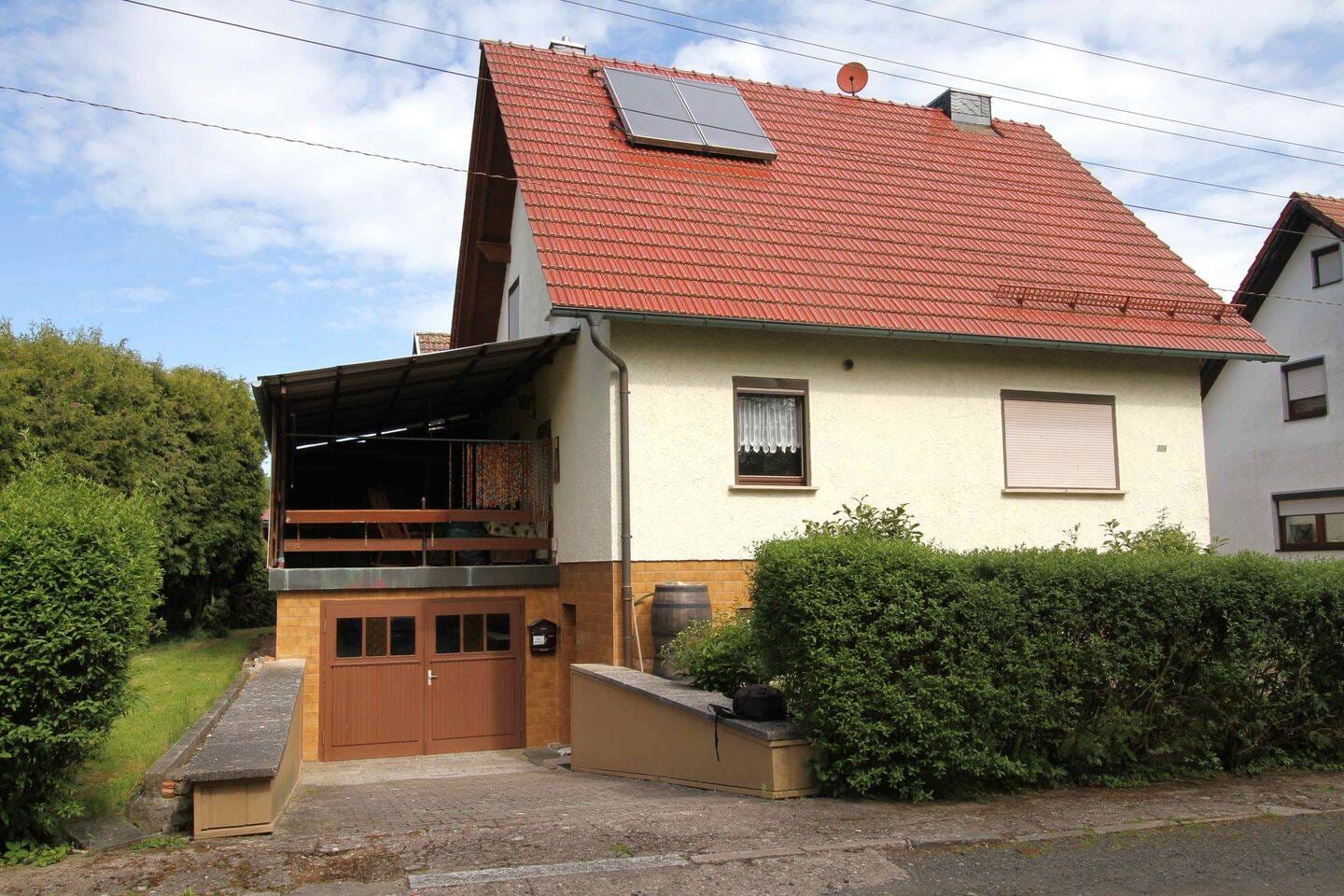 Immobilie in Heldburg - Gepflegtes Einfamilienhaus in traumhafter Lage mit Nebengebäude und Garten - Bild 1