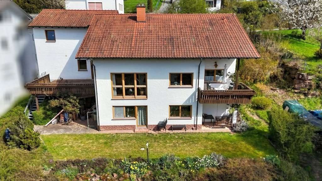 Immobilie in Brombachtal - Odenwald pur. Einfamilienhaus mit Doppelgarage in sonniger Südhanglage  - Bild 2