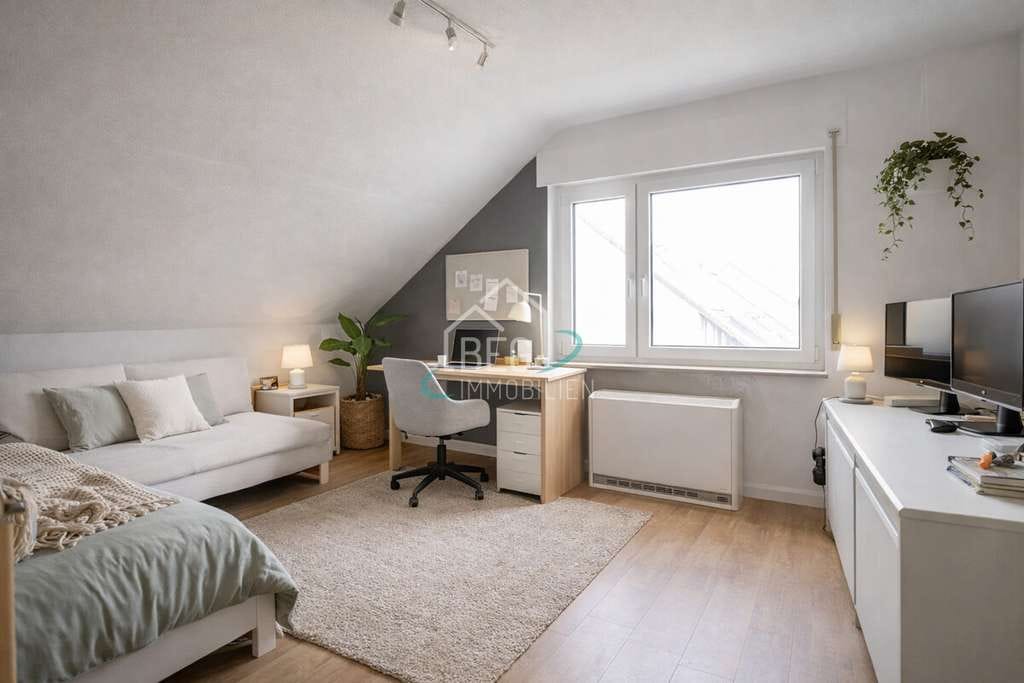 Immobilie in Remseck am Neckar - Großzügige  4-Zimmer-Dachgeschosswohnung mit Balkon und Stellplatz in ruhiger Lage - Bild 0