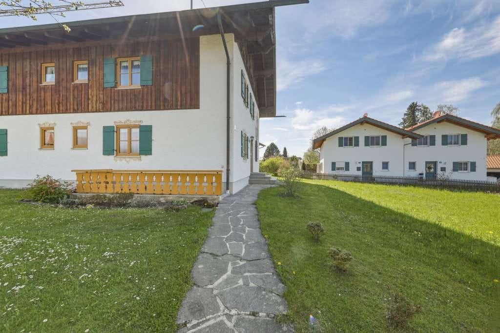 Immobilie in Riegsee - Zweifamilienhaus in idyllischer Lage - Bild 1