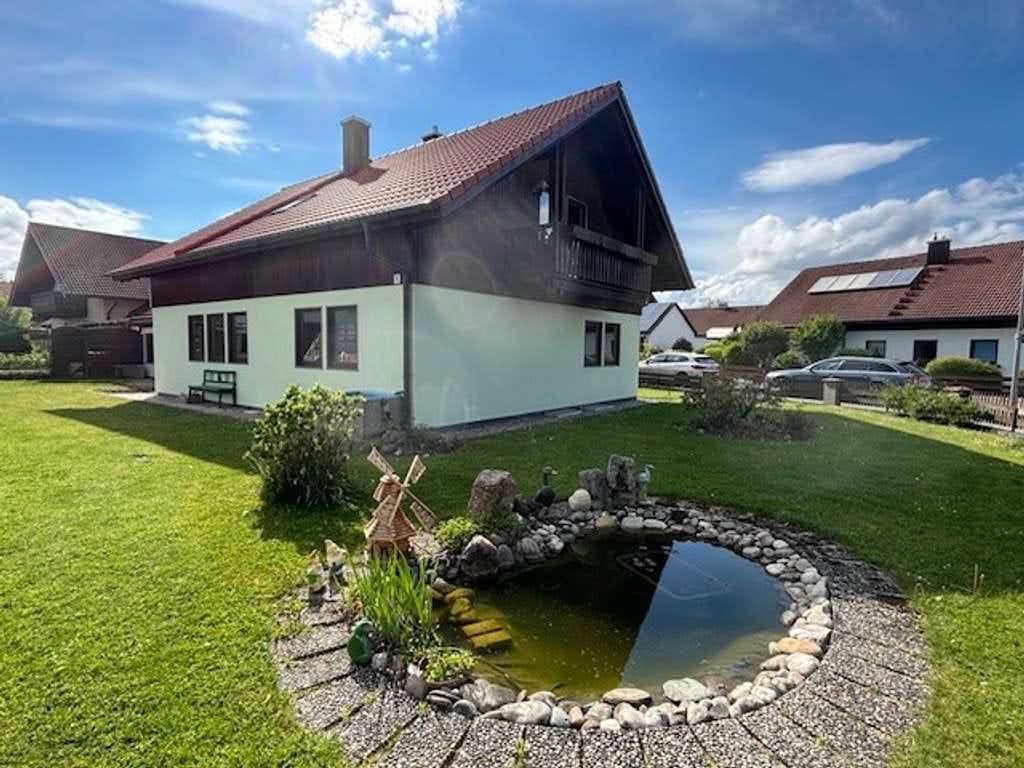Immobilie in Burgkirchen an der Alz - Einfamilienhaus mit großzügigem Grundstück in Burgkirchen - Bild 2