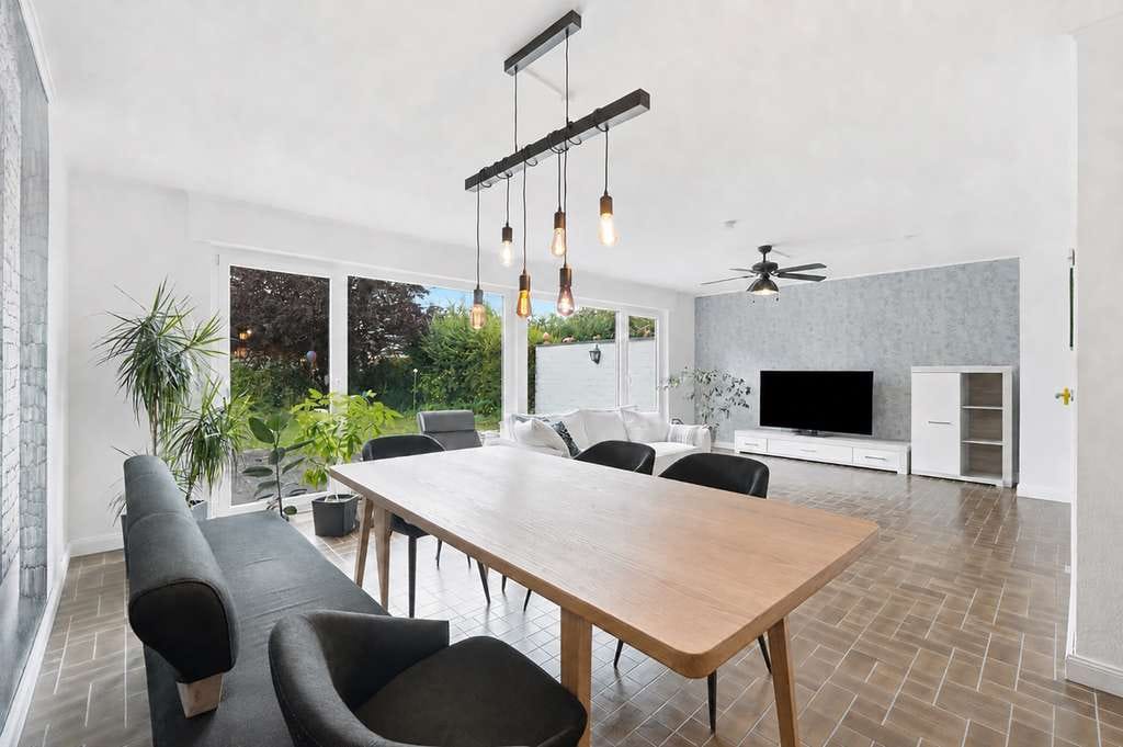 Immobilie in Swisttal - Großzügiges und kurzfristig bezugsfreies Familiendomizil mit Garten, Garage und neuwertigem Bad - Bild 2