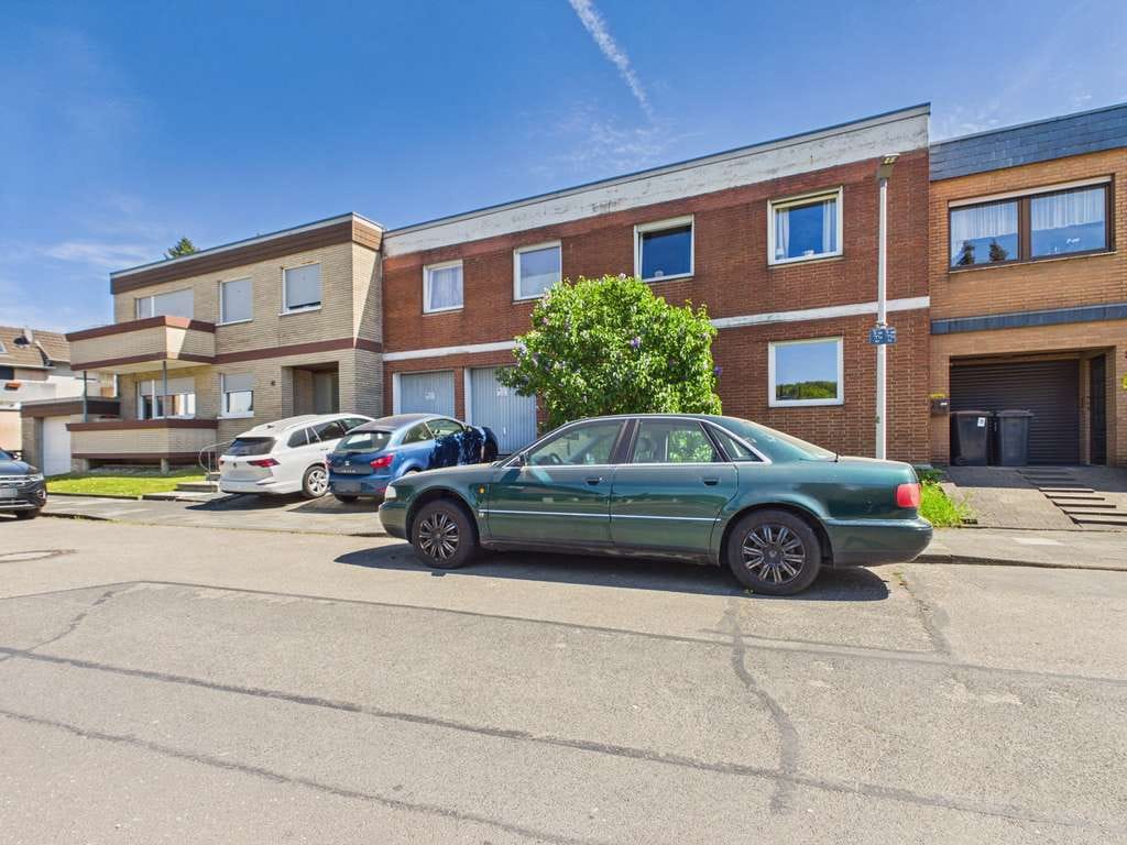 Immobilie in Brühl - Brühl, Vierfamilienhaus mit zwei bezugsfreien Wohnungen,  zwei Terrassen,  zwei Balkone, Garagen - Bild 0