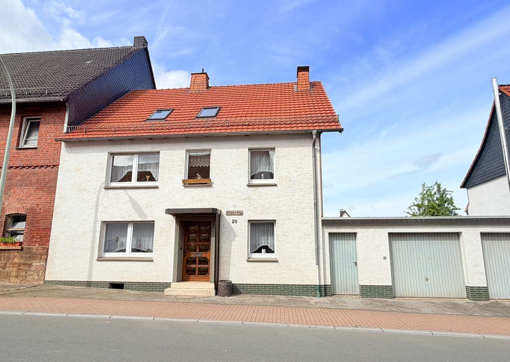 Immobilie in Marsberg - *** Einfach und Schön *** Einfamilienhaus in Marsberg-Erlinghausen - Bild 1