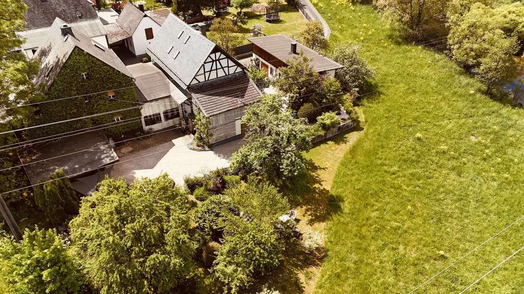 Immobilie in Ehringshausen - Großes Anwesen mit vielen Möglichkeiten im Grünen - Bild 0
