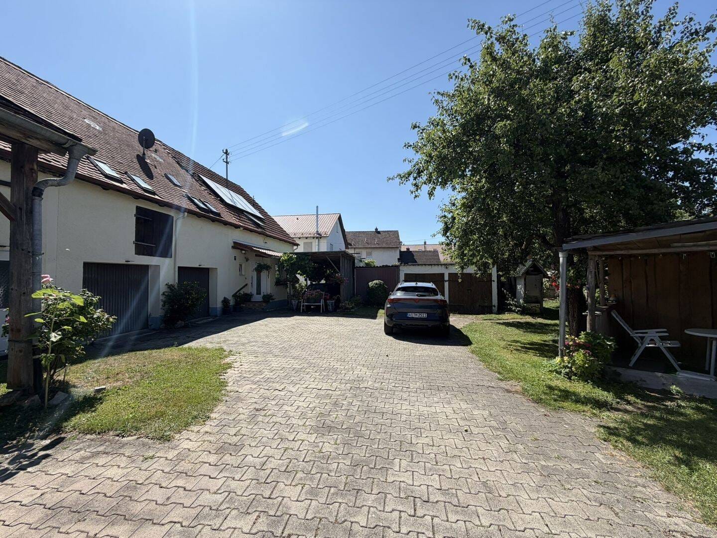 Immobilie in Schwabmünchen - Schönes großes Bauernhaus mit Einliegerwohnung auf 1230m² Grundstücksfläche - Bild 2
