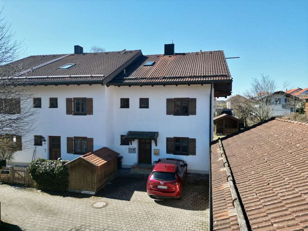 Immobilie in Holzkirchen - Provisionsfrei für den Käufer: Doppelhaushälfte mit ca. 203 m² Wohnfläche und 8 Zimmern – viel Platz - Bild 2