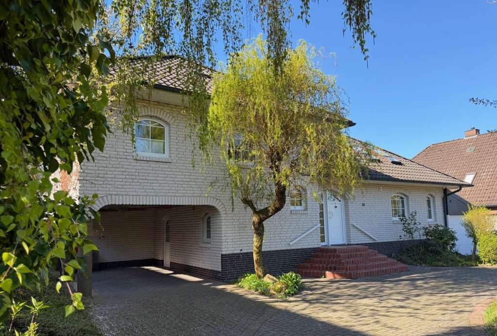 Immobilie in Wildeshausen - Großzügiges Wohnen mit Perspektive ? Familienhaus mit Einliegerwohnung  und  Mehrwert - Bild 1