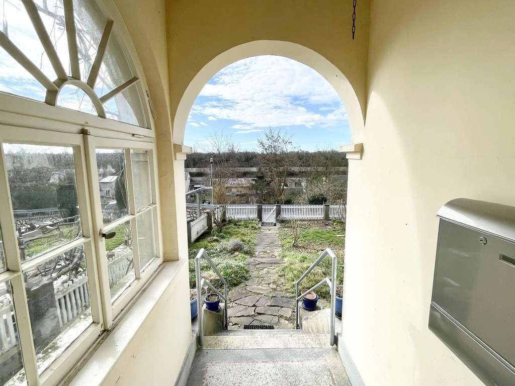 Immobilie in Efringen-Kirchen - für den Handwerker: 4-Zimmer Wohnung im Stil einer DHH mit Garten und Schopf 
in Kleinkems - Bild 1