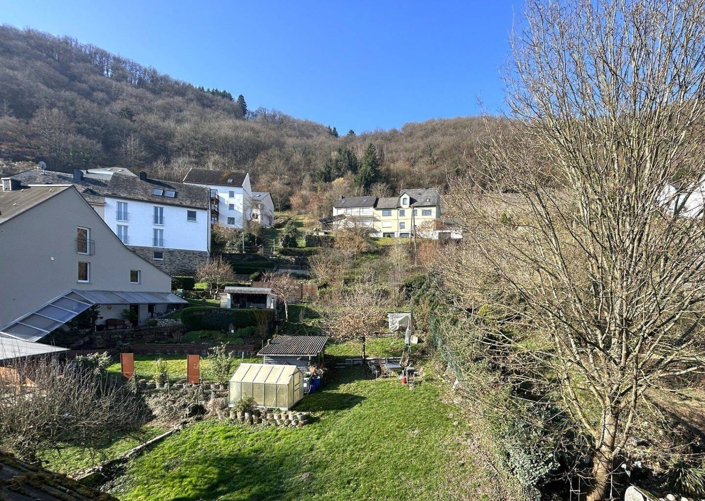 Immobilie in Kröv - Wohnhaus mit Potenzial (bis drei Ferienwohnungen möglich), Garten und Garage - Bild 2