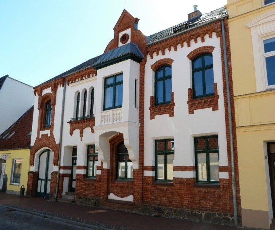Immobilie in Laage - Saniertes, denkmalgeschütztes Haus im Stadtzentrum von Laage - Bild 0