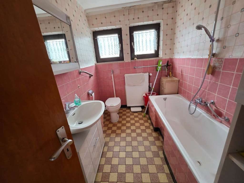 Immobilie in Dunzweiler - 1‑Familienhaus mit Ausbaupotenzial: Garten, Südterrasse, 2 Garagen & optionale 2. Wohneinheit - Bild 4