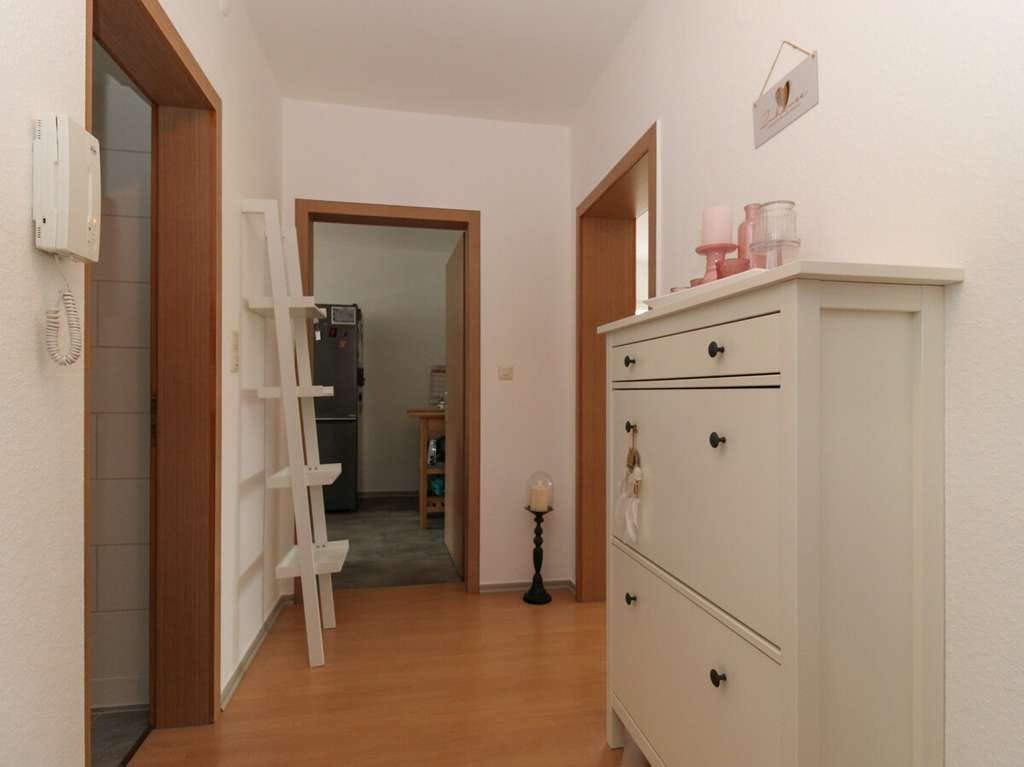 Immobilie in Bad Salzschlirf - Zweizimmerwohnung mit Stellplatz und Balkon in saniertem Mehrfamilienhaus - Bild 2