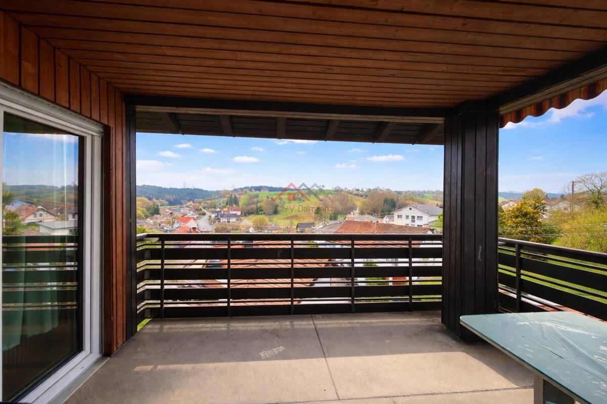 Immobilie in Aldingen - Wohnen mit Weitblick - modernisierte 5-Zimmer-Wohnung mit Stellplatz, viel Platz und Perspektive - Bild 3